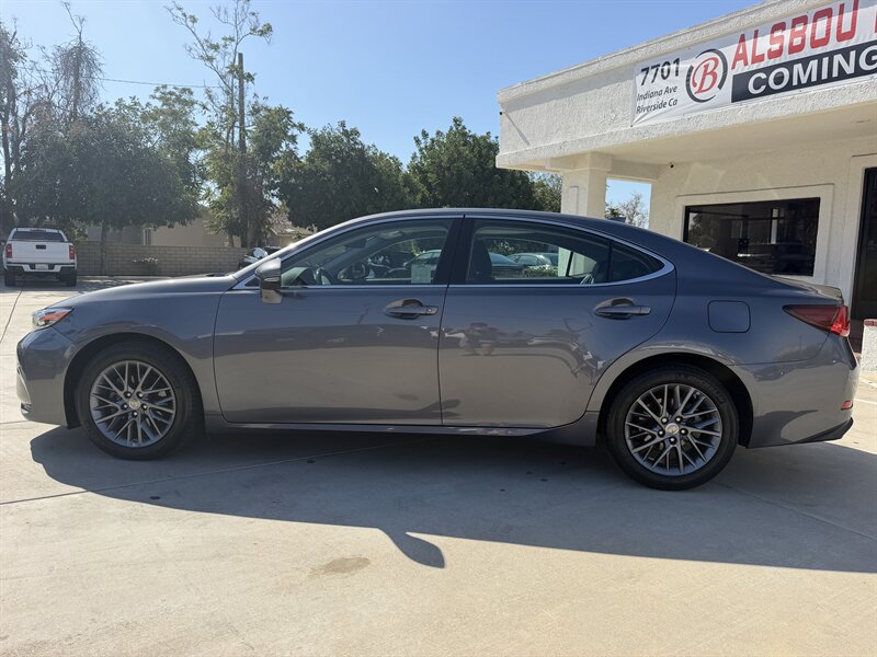 Used 2018 Lexus ES 350 w/ Premier Package FWD image 2