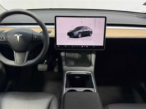 Used 2024 Tesla Model Y Long Range image 17