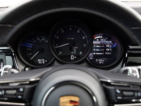 Certified 2024 Porsche Macan AWD/4WD image 14