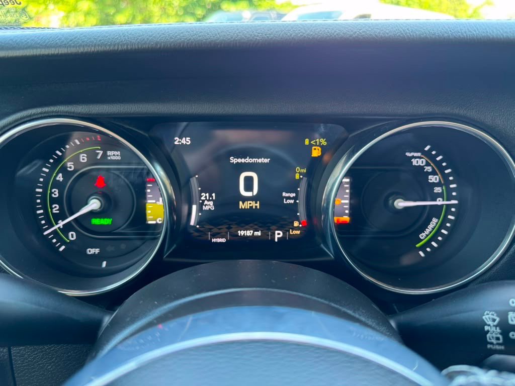 Used 2023 Jeep Wrangler Unlimited Sahara w/ Cold Weather Group AWD/4WD image 28