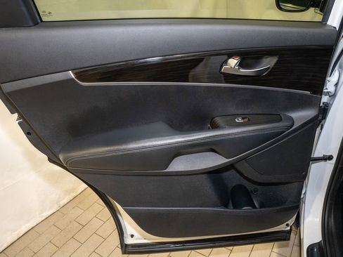 Used 2019 Kia Sorento LX w/ LX Convenience Package image 10