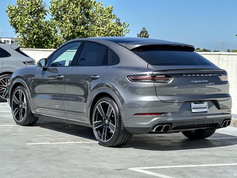 Used 2022 Porsche Cayenne Turbo w/ Assistance Package AWD/4WD image 3