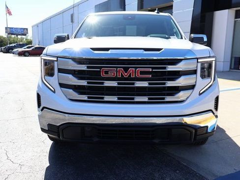 New 2026 GMC Sierra 1500 SLE image 2