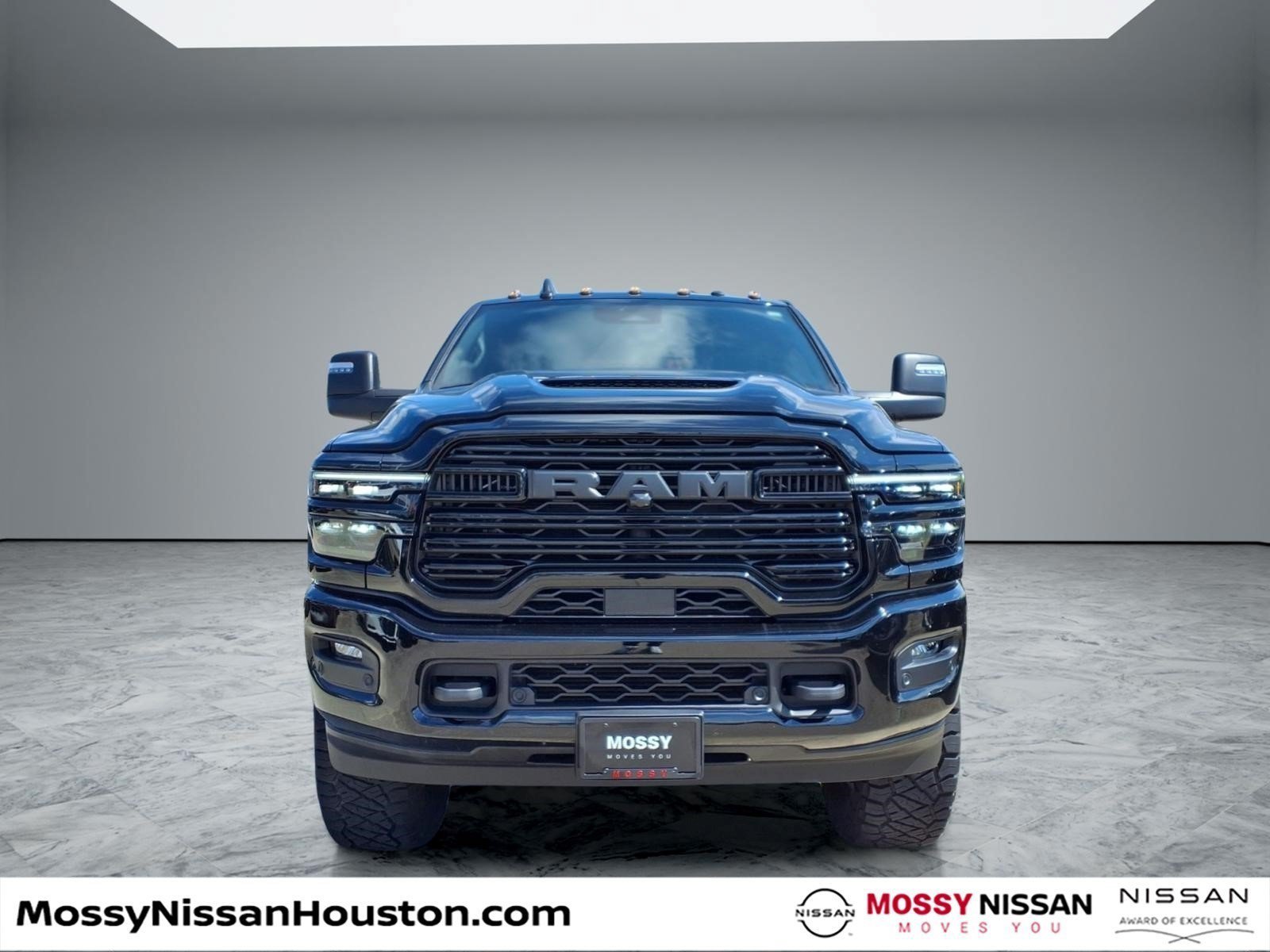 Used 2025 RAM 2500 Laramie AWD/4WD image 3