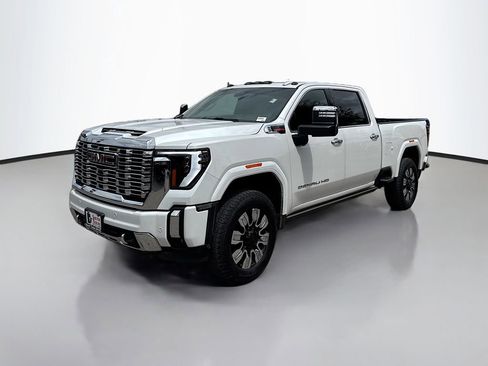 Used 2024 GMC Sierra 2500 Denali w/ Denali Reserve Package AWD/4WD image 3