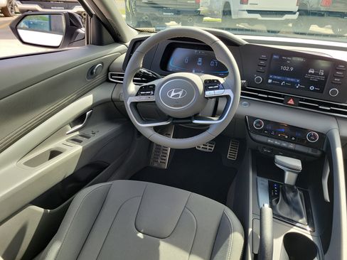 Used 2025 Hyundai Elantra Sport FWD image 17