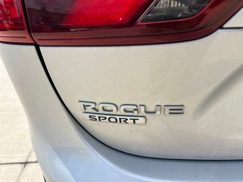 Used 2019 Nissan Rogue Sport S w/ Appearance Package FWD image 4