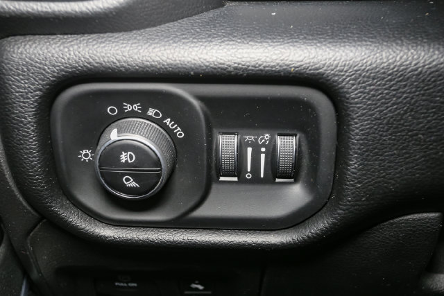Used 2019 RAM 1500 Laramie AWD/4WD image 37