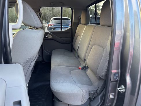Used 2017 Nissan Frontier SV image 18