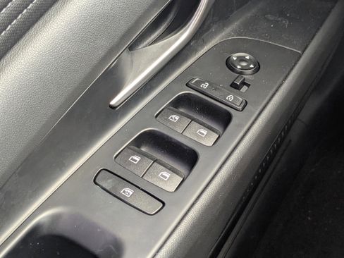 New 2025 Hyundai Elantra SEL FWD image 19