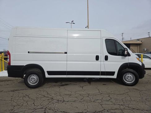 Used 2024 RAM ProMaster 2500 image 13
