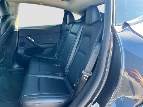 Used 2025 Tesla Model Y Long Range AWD/4WD image 25