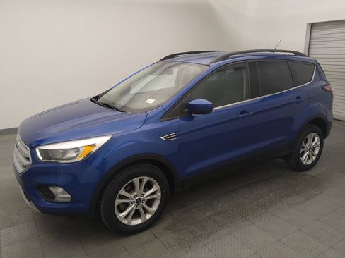 Used 2018 Ford Escape SE w/ Ford Safe & Smart Package FWD image 2
