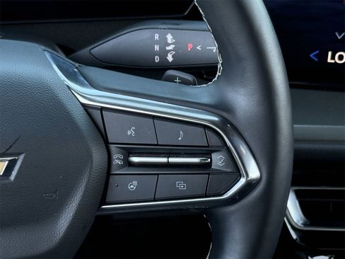 Used 2025 Chevrolet Traverse LT image 14