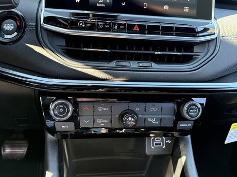 New 2026 Jeep Compass Latitude image 21