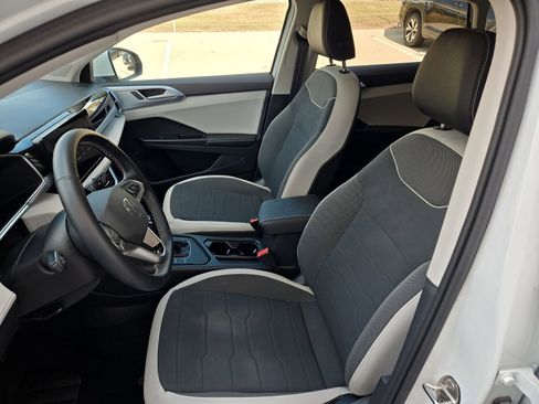 New 2025 Volkswagen Taos SE image 16