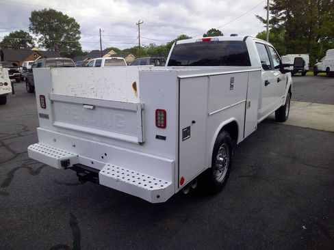 Used 2022 Ford F250 XL w/ Power Equipment Group image 6