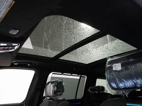 Used 2023 Jeep Grand Wagoneer Series II image 14