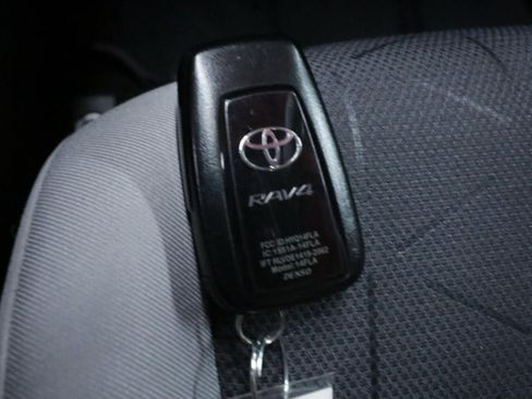 Used 2023 Toyota RAV4 XLE image 17