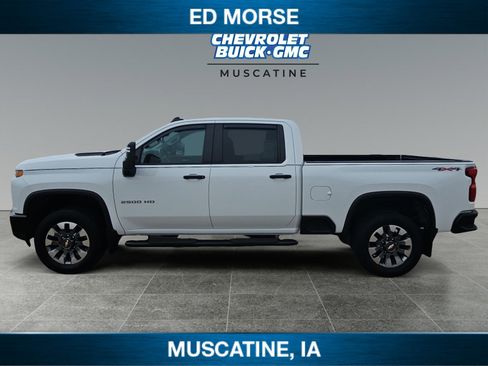 Used 2022 Chevrolet Silverado 2500 Custom w/ Custom Value Package image 2
