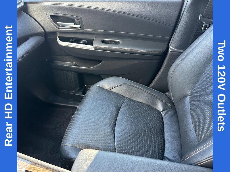 Used 2026 Toyota Sienna Limited FWD image 25