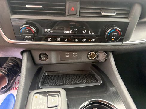 Used 2024 Nissan Rogue SV AWD/4WD image 29