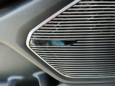 Used 2023 Jeep Grand Cherokee Overland w/ Luxury Tech Group IV image 21