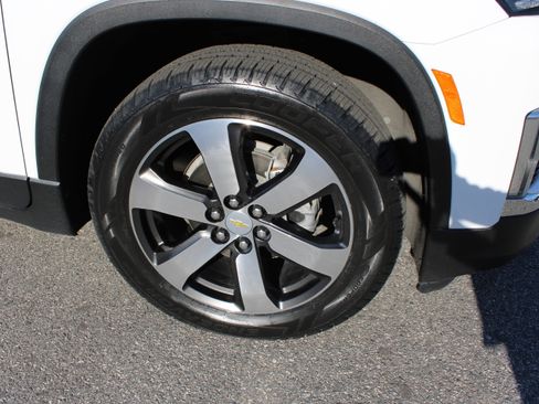 Used 2022 Chevrolet Traverse LT w/ LT Premium Package image 12