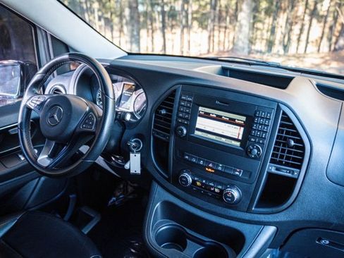 Used 2017 Mercedes-Benz Metris Passenger image 28