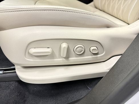 Used 2024 Buick Enclave Avenir w/ Avenir Technology Package image 26