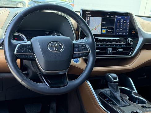 Used 2021 Toyota Highlander Platinum AWD/4WD image 26