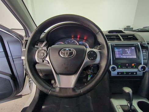 Used 2014 Toyota Camry SE FWD image 27