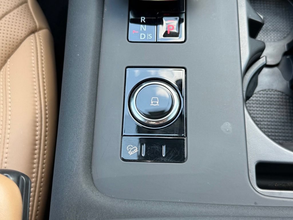 Used 2026 Land Rover Discovery Limited Edition AWD/4WD image 21