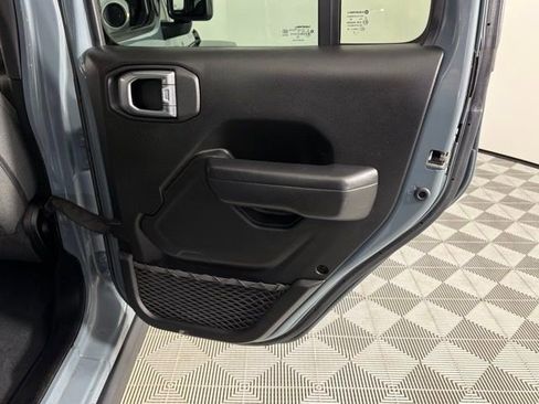 Used 2024 Jeep Wrangler Unlimited image 19