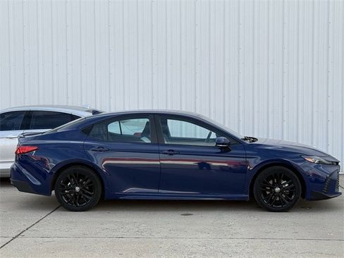 Used 2025 Toyota Camry SE image 3