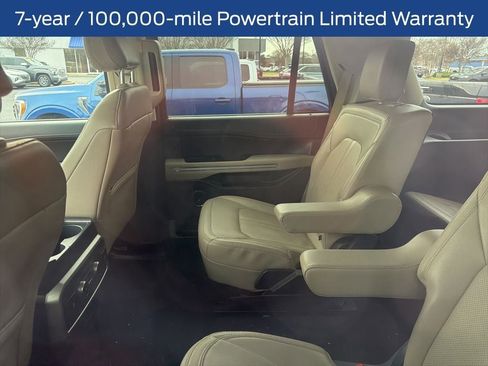 Used 2024 Ford Expedition Limited image 4