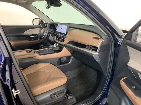 Used 2024 Toyota Grand Highlander AWD image 43
