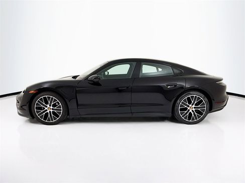 Used 2022 Porsche Taycan image 2