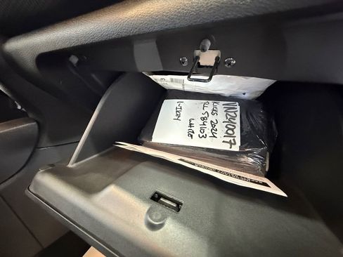 Used 2024 Nissan Kicks S image 27