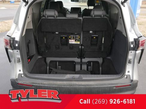 Used 2024 Toyota Sienna XLE image 17