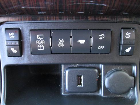 Used 2015 Chevrolet Traverse LTZ AWD/4WD image 18