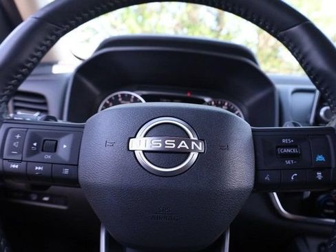 Certified 2025 Nissan Rogue SV FWD image 9
