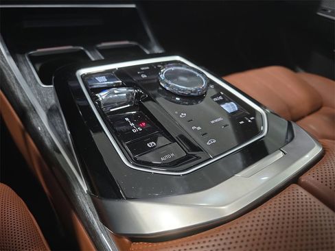 Used 2023 BMW 760i xDrive w/ Parking Assistance Package image 21