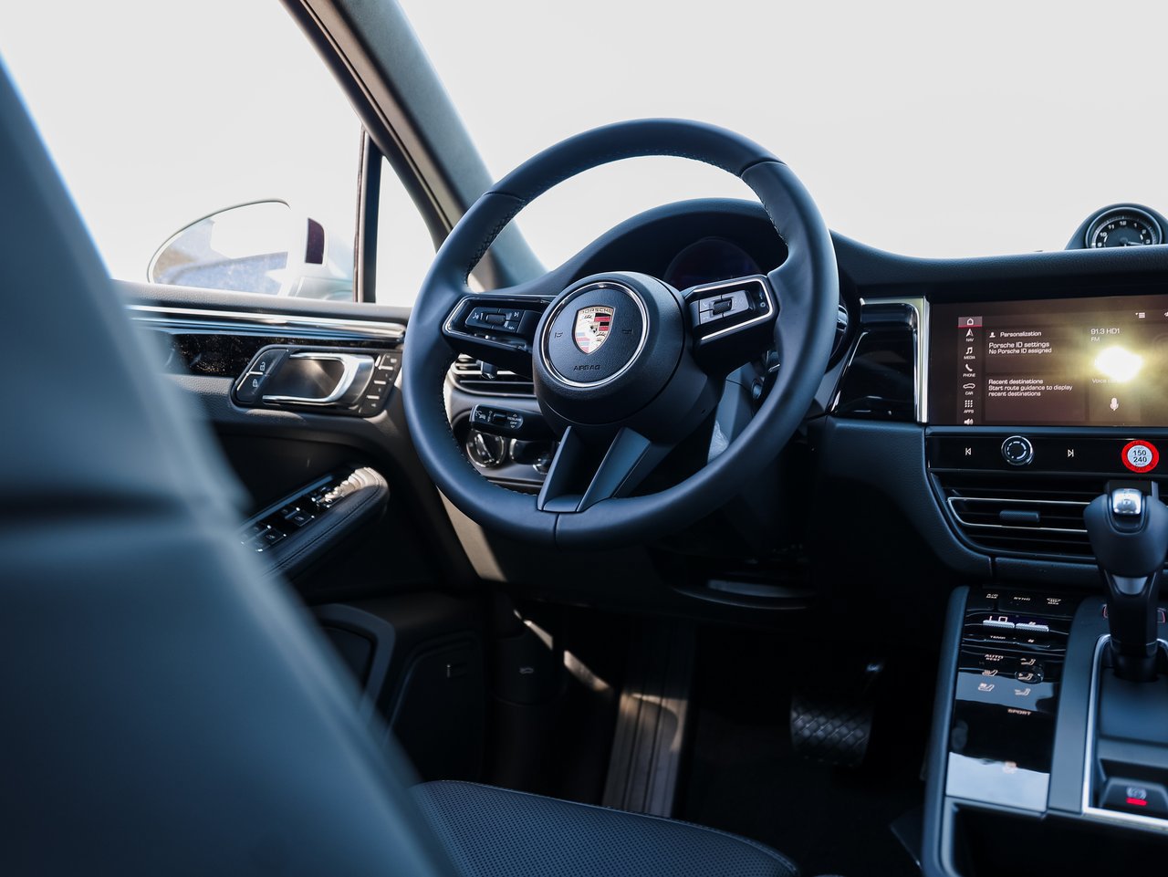 Certified 2026 Porsche Macan AWD/4WD image 25
