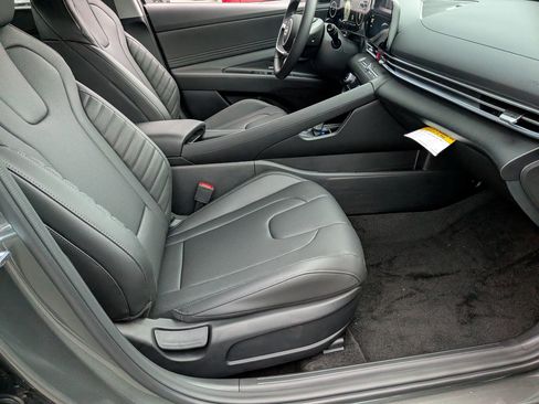 New 2025 Hyundai Elantra Limited image 25