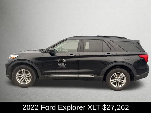 Used 2022 Ford Explorer XLT w/ Equipment Group 202A image 6