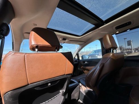 Used 2017 Chrysler Pacifica Limited w/ Advanced Safetytec Group image 30