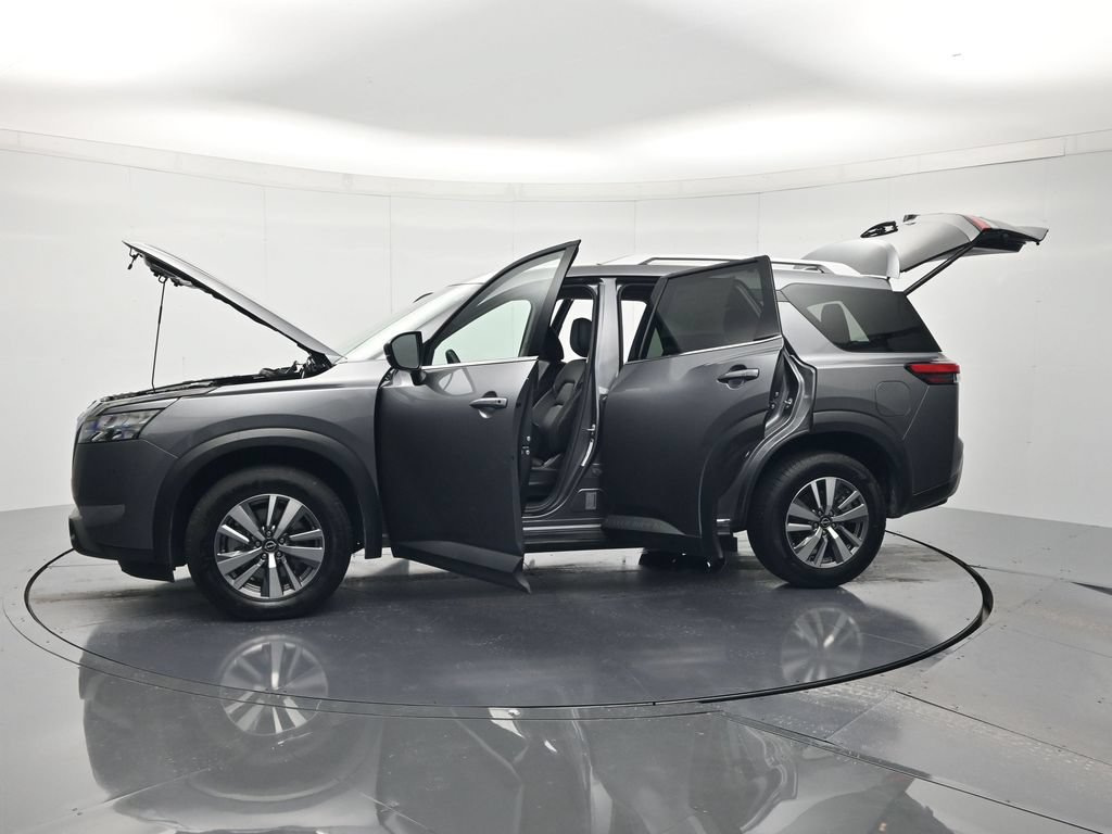 Used 2025 Nissan Pathfinder SL AWD/4WD image 47