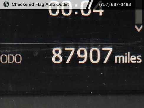 Used 2018 Toyota RAV4 LE image 12