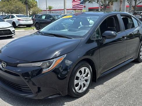 Used 2025 Toyota Corolla LE FWD image 3